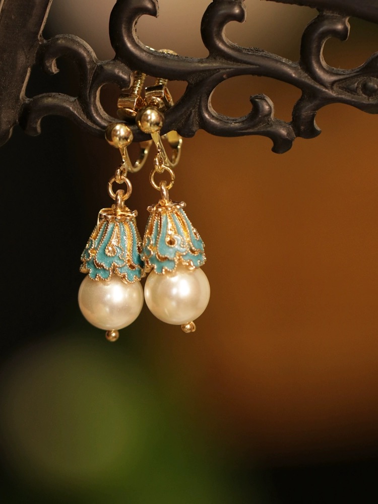 Enamel pearl earrings